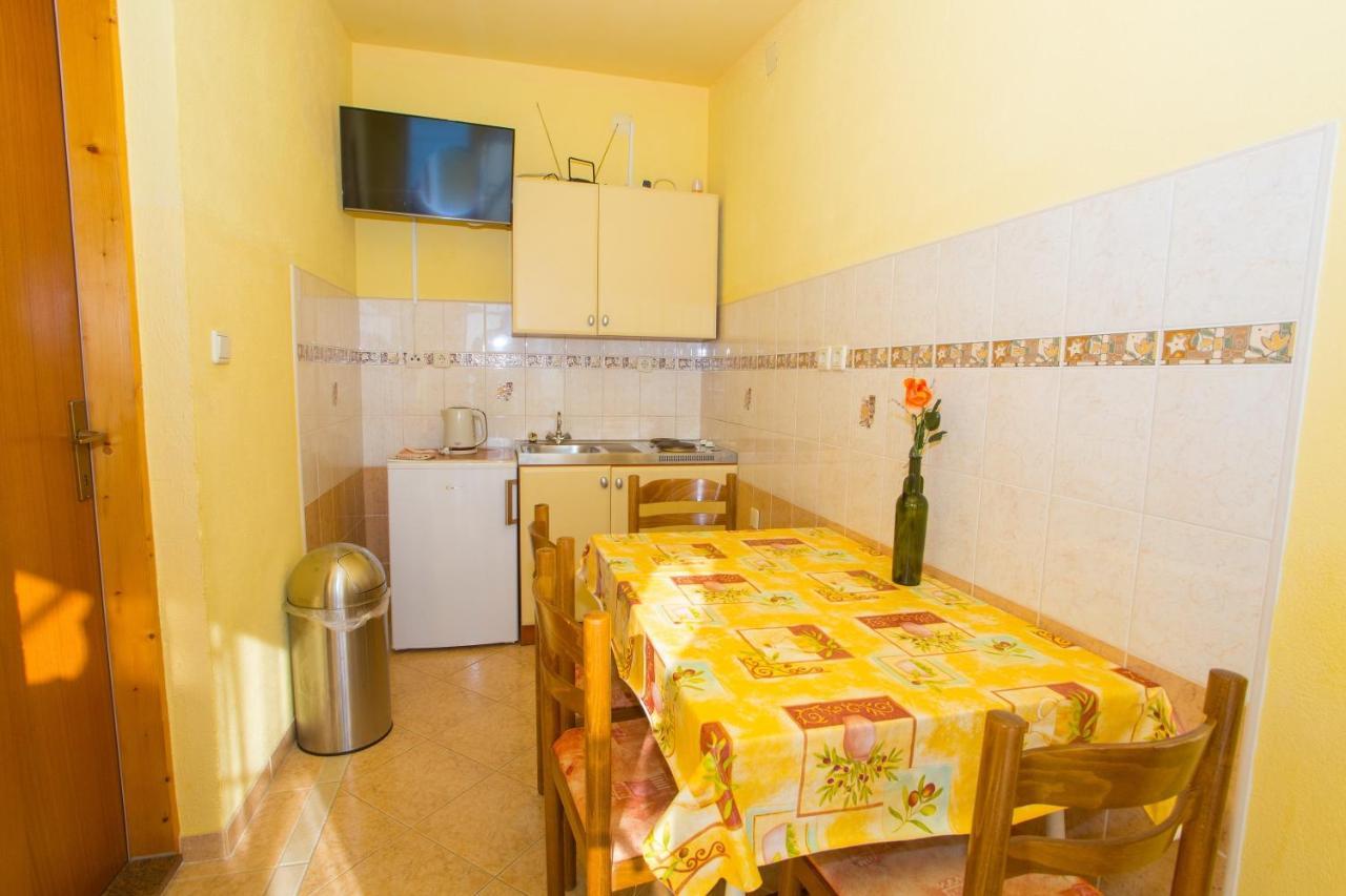 Apartments With A Parking Space Baska Voda, Makarska - 6761 Exterior photo