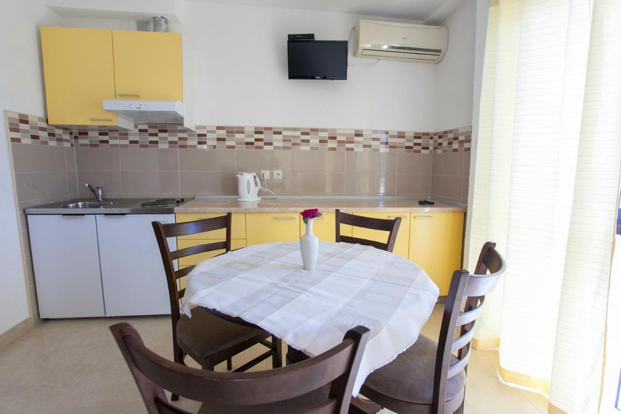 Apartments With A Parking Space Baska Voda, Makarska - 6761 Exterior photo